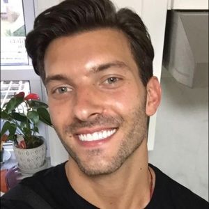 Meet your Posher, Derek